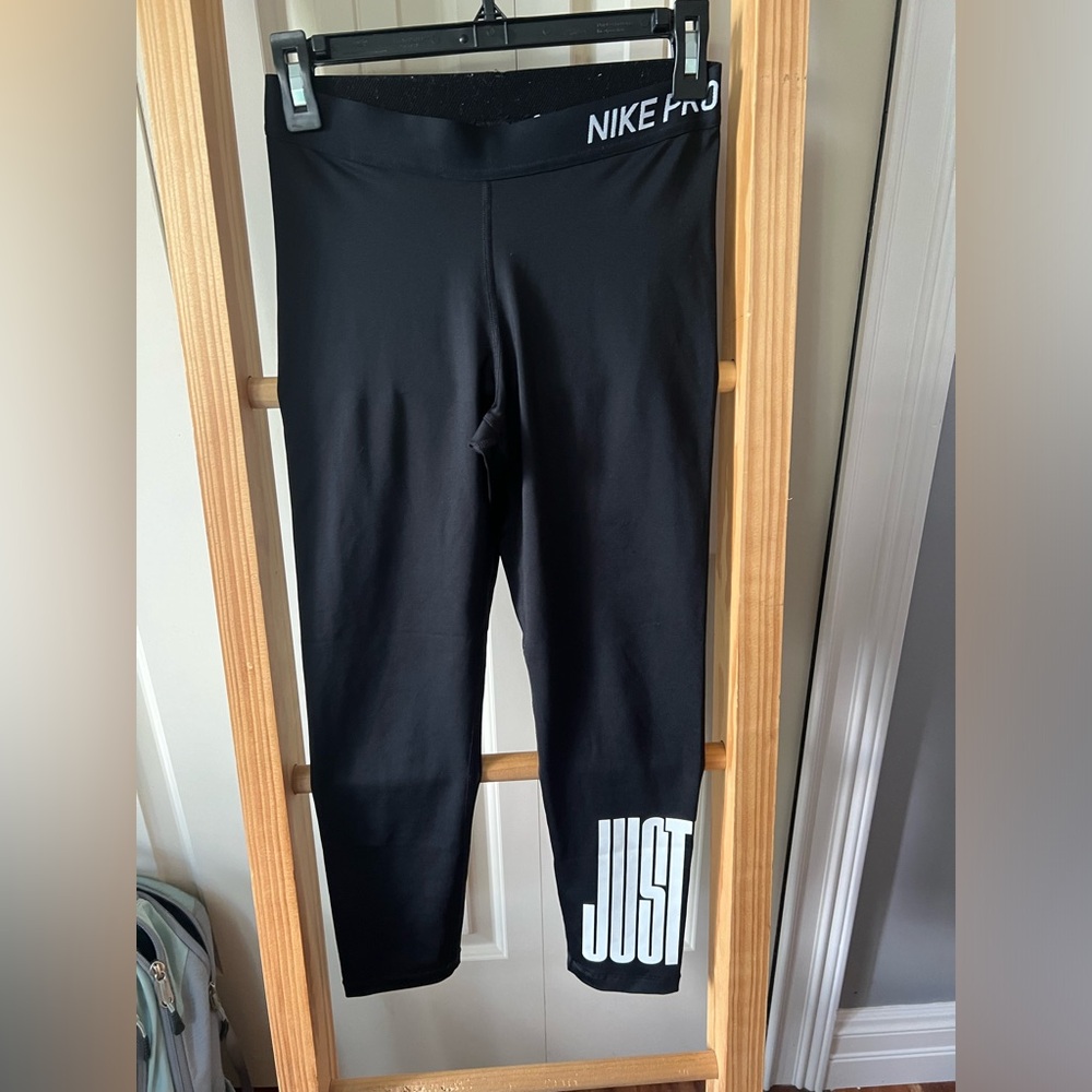 NWOT Nike Pro Black Leggings 7/8 Length Sz M